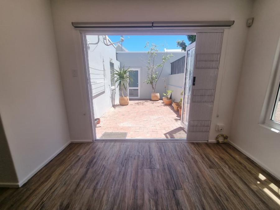 2 Bedroom Property for Sale in Claremont Upper Western Cape